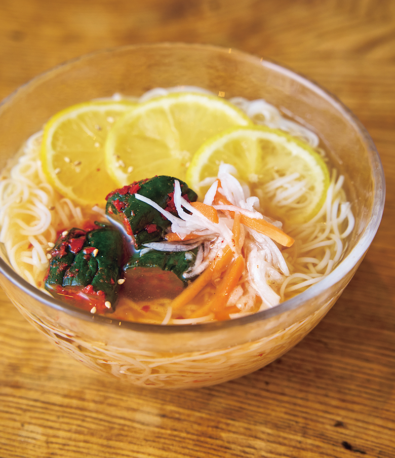 『冷製三輪神糸素麺』（1180円）（撮影／鈴木泰介）