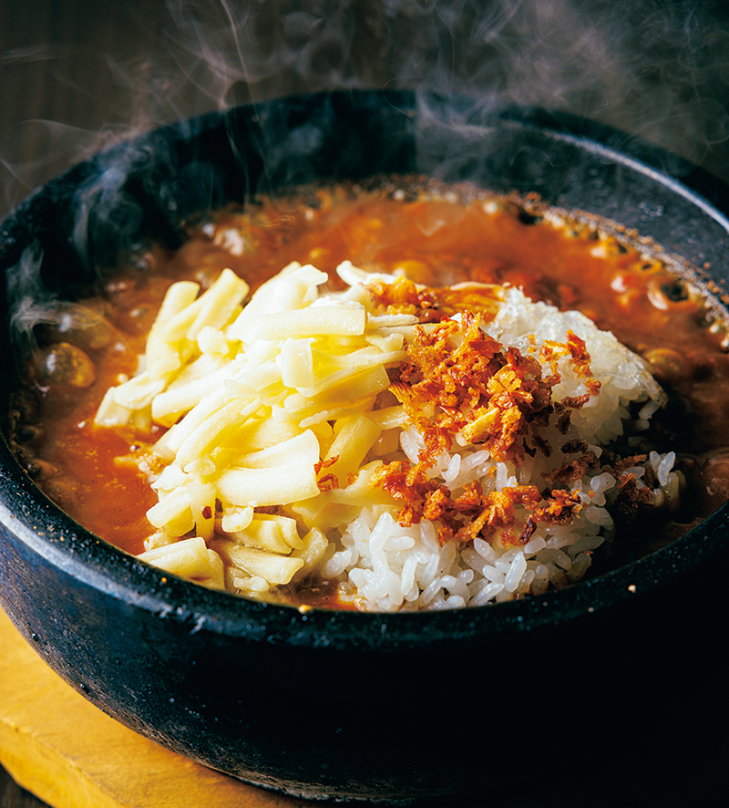『石焼きチーズカレー』（1420円）（撮影／深澤慎平）