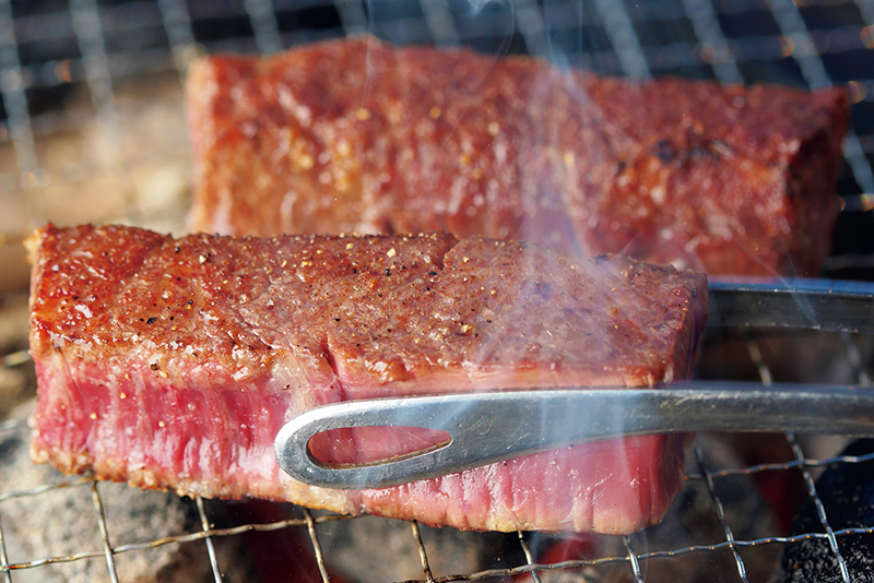 『オリーブ牛 塩ハラミ』（3300円）（撮影／菅井淳子）