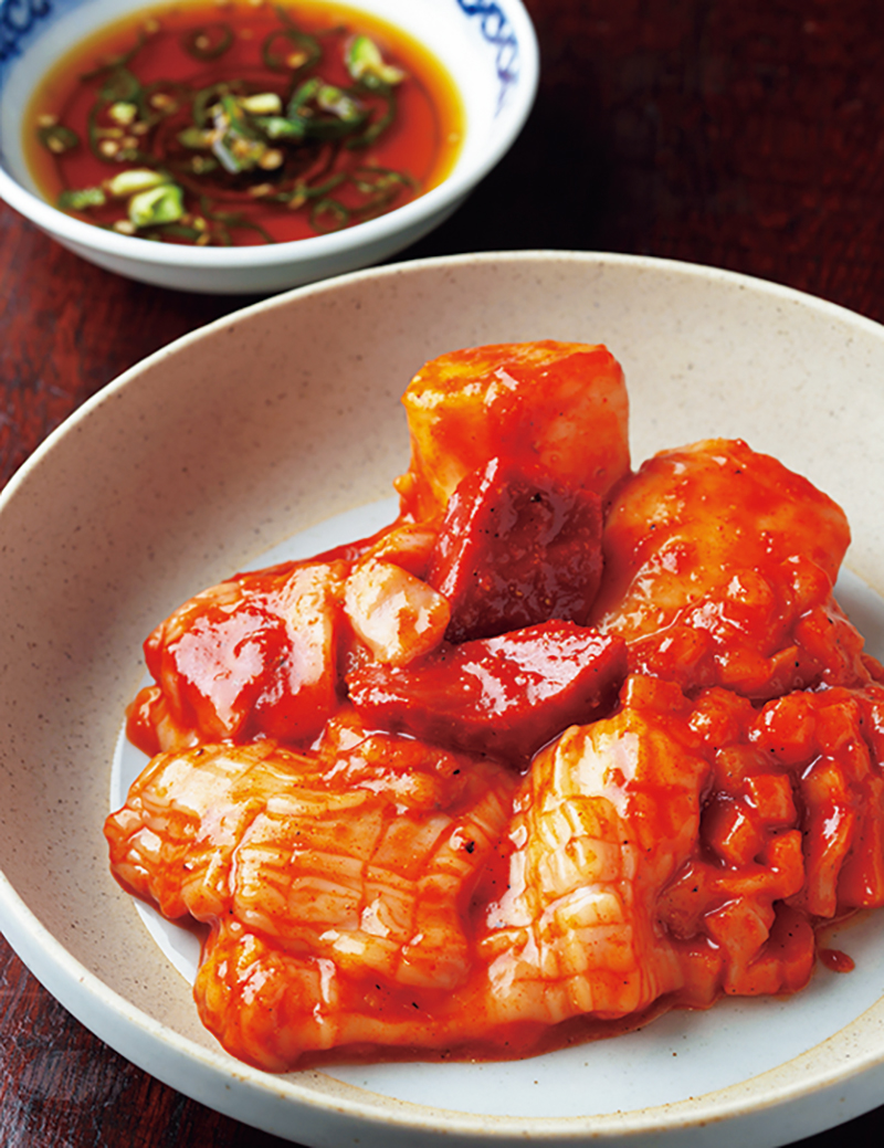 『ホルモンミックス』（1人前 1200円／注文は2人前から）（撮影／菅井淳子）