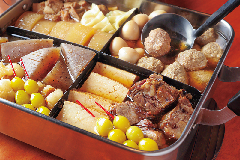 『名物ホルモンおでん』（220円～）（撮影／菅井淳子）