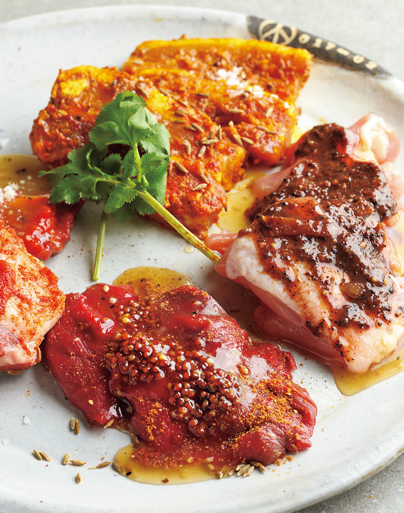 『スパイスミートセット（チキン、ラム、ポーク、蝦夷鹿）』（2480円）（撮影／菅井淳子）