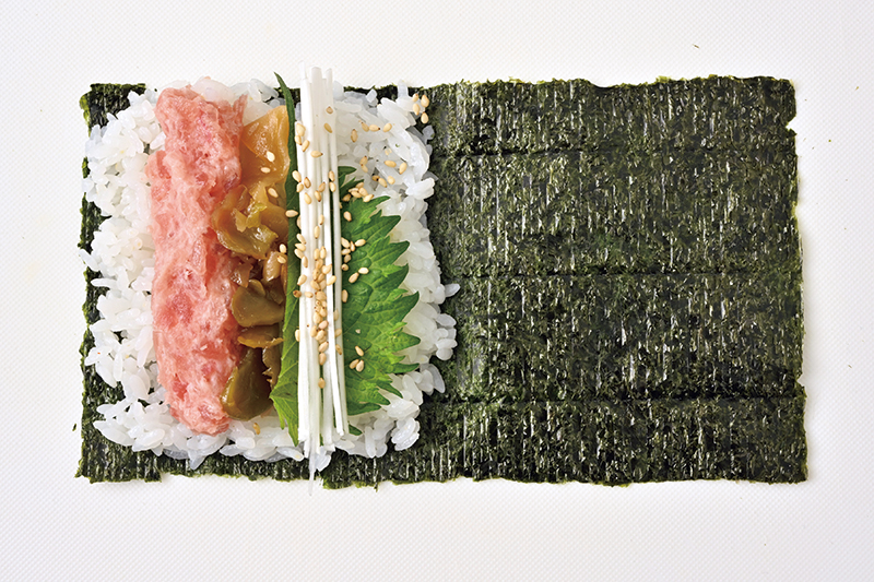 「たたきまぐろ×青じそ×ザーサイ×白髪ねぎ×白ごま」