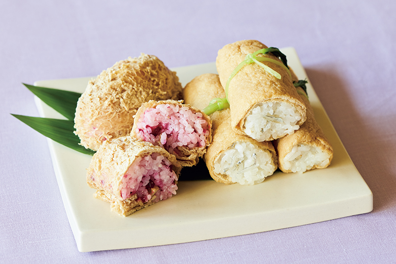 「しば漬けの裏巻きいなり」（右）と「じゃこ入り棒状いなり」（左）