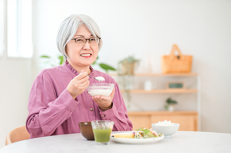 外食や中食はなるべく控えて、自炊で使う調味料は有機JASのものを（写真／PIXTA）