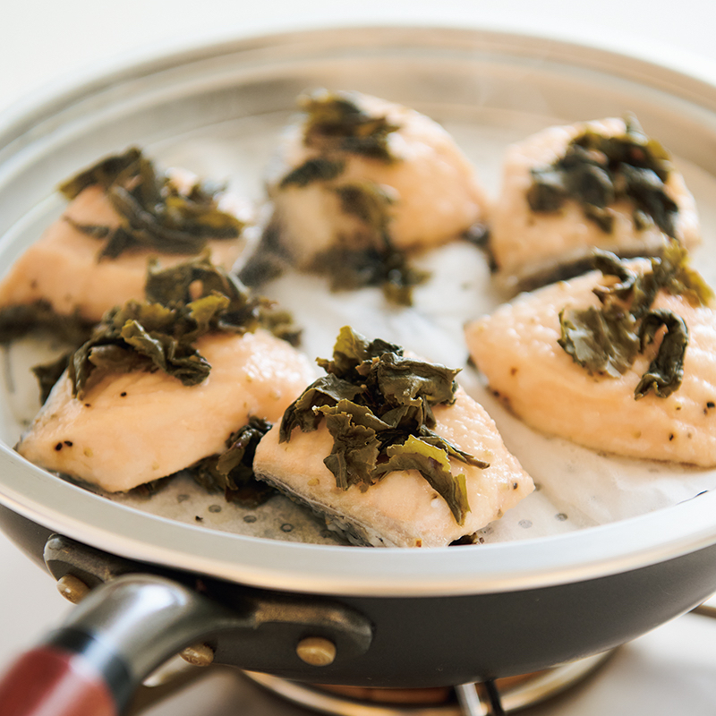 「サーモンの茶葉蒸し」