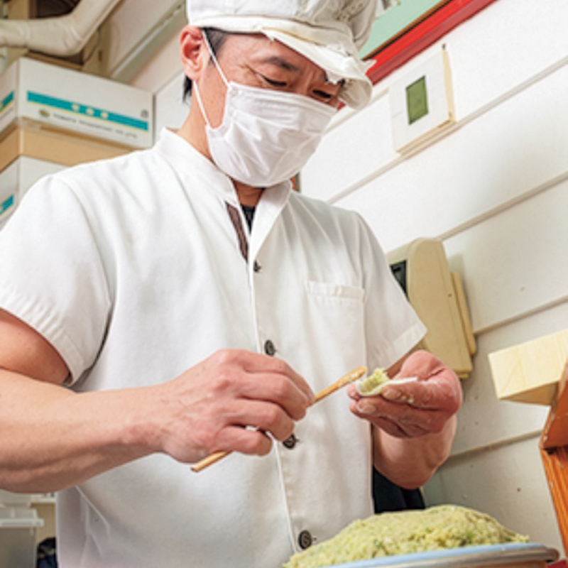 丸正餃子店取締役・青木浩克さん「小ぶりなので女性もパクパク食べられます」