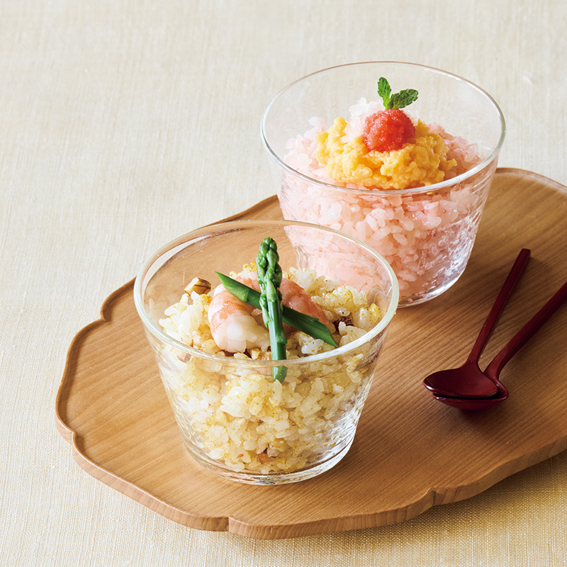 グラスに盛れば簡単なのに映え！「明太らっきょうカップ寿司」（上）と「カレーナッツカップ寿司」（下）