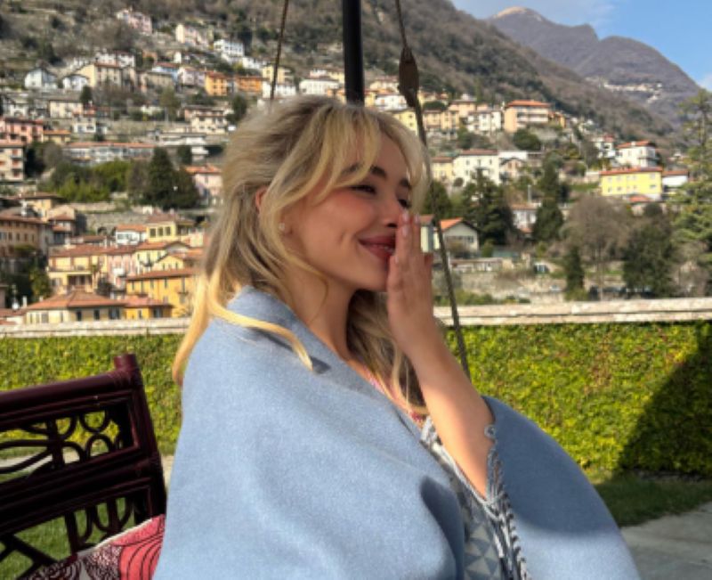 キュートなサブリナ（Instagramより）