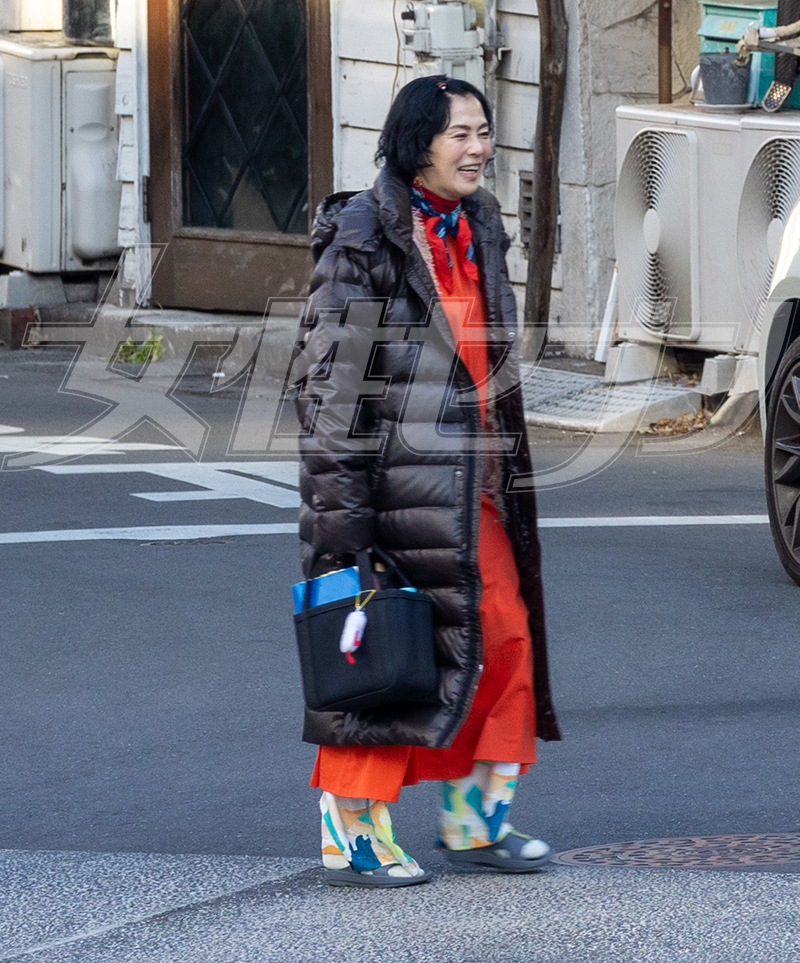 撮影に挑む坂井真紀（2026年2月）