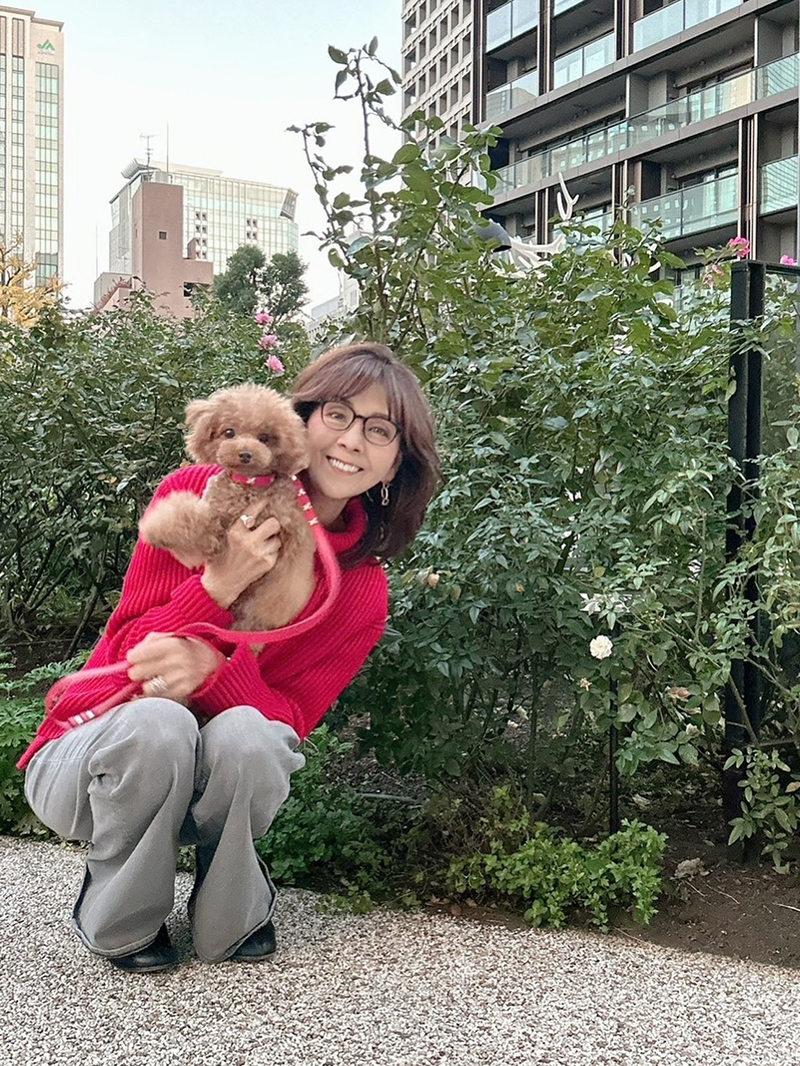 73才のときに飼い始めた、トイプードルのアンドレアくん（4才）との生活を楽しんでいるのも健康の秘訣