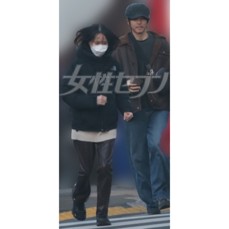 撮影現場には子供を連れてくることもあったという戸田（左）と、来年のNHK大河ドラマに出演が決定している松坂（右）（2026年1月）