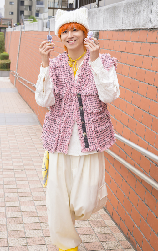 白とグレーの“せぶいれ”カラーのペルシャネコの女の子・ライラとスカイを連れてのぬい撮り、とても楽しそうに挑戦してくれました。（撮影／岡本好明）　※せぶいれ＝超特急のボーカルを務めるタカシとシューヤの2人組を表す愛称