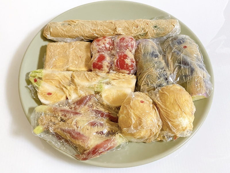 上から時計回りに、「きゅうり」「なす」「ゆで卵」「みょうが」「かぶ」「ベビーチーズ」「ミニトマト」の全7種類