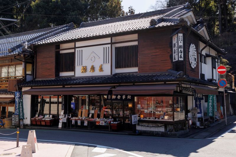 長谷寺の門前に構える。