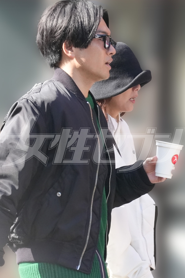 ランチ後歩くふたり