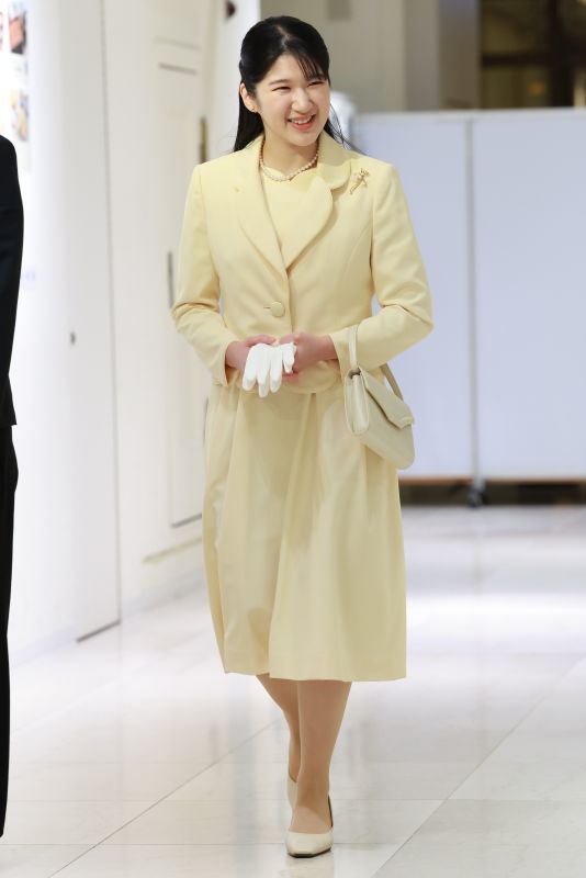 書道展で笑顔をみせる愛子さま。（2026年3月、写真／JMPA）