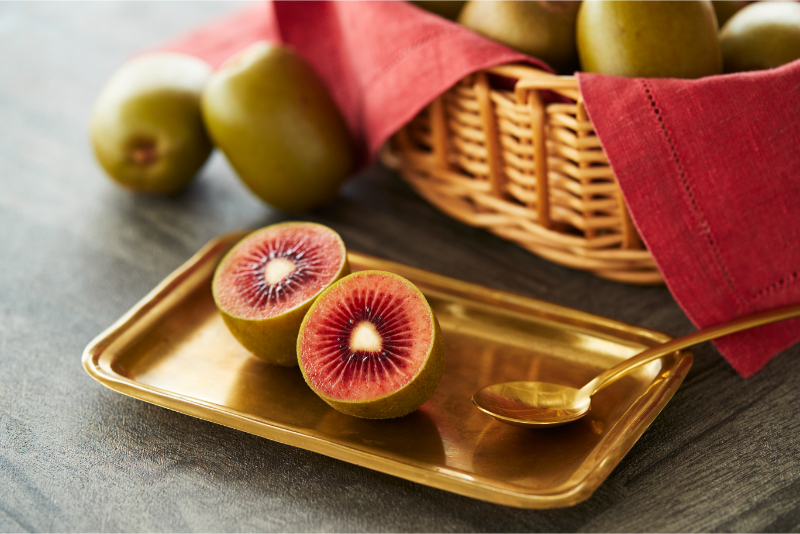 その名のとおり、果肉全体が鮮やかなルビー色