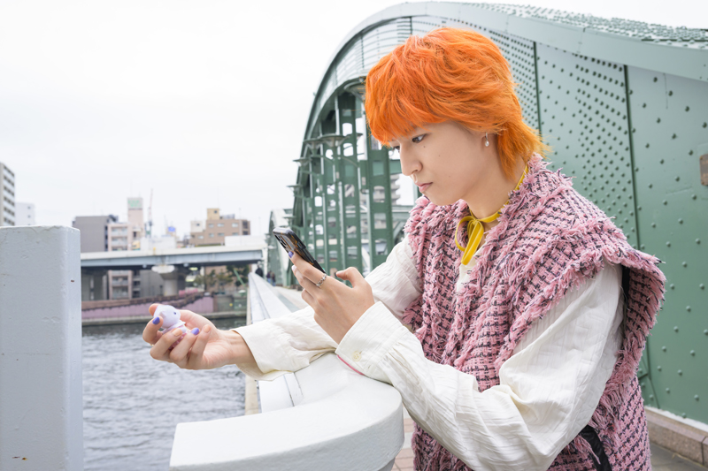 「シル活は真剣！」と話すタカシさん、その通りかなり真剣な表情でした。（撮影／岡本好明）
