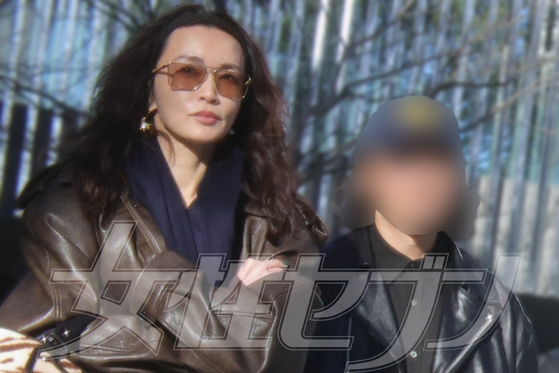 圧巻のオーラを漂わせる長谷川と恋人A氏（右）