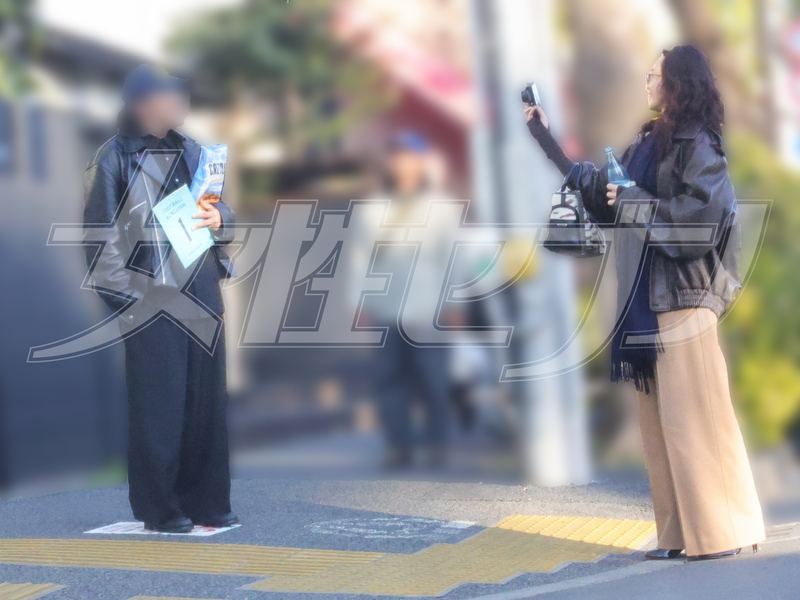 路上で撮影を開始した長谷川とA氏