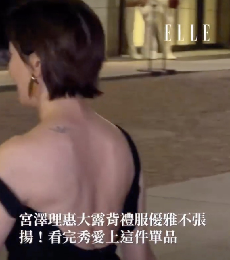 背中には「折り鶴」のタトゥー（インスタグラムより）