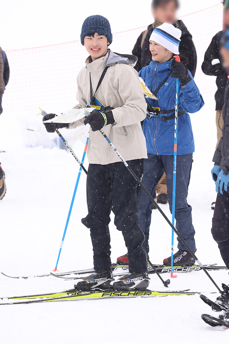 紀子さまとともに、生き生きとした表情を見せられる悠仁さま（2026年3月、北海道留寿都村。撮影／JMPA）&nbsp;