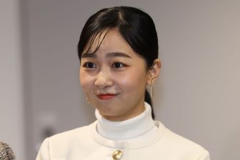 《うなじの生え際ギリギリに》佳子さま「タイトなローポニー」で演出する“知的な大人の女性”スタイル