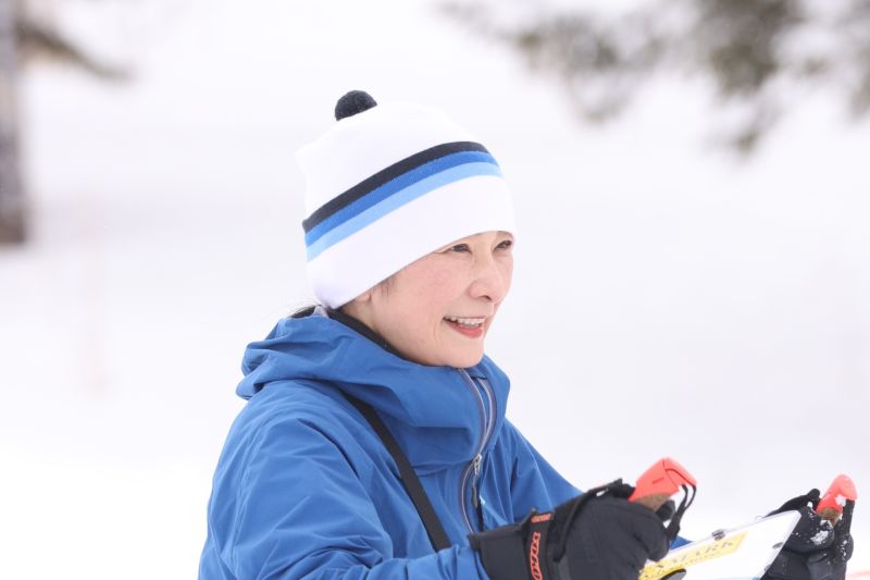 雪景色に帽子が馴染んでいる。（2026年3月、写真／JMPA）