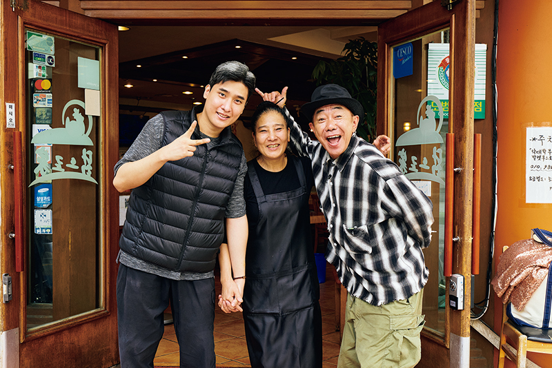 母と息子で店を切り盛りして約30年