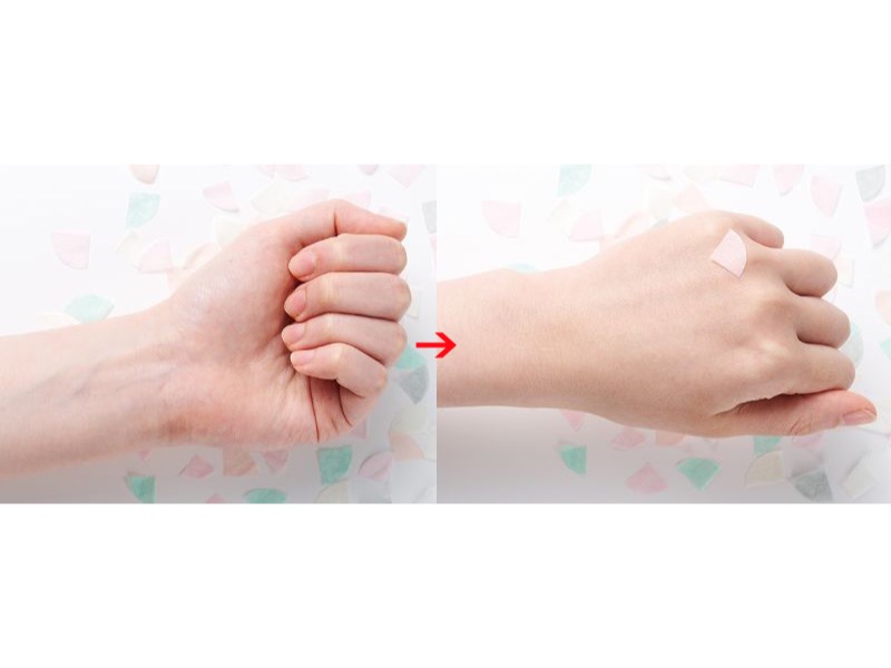 うるおいをたっぷり与えつつ、つけ心地はさらさら。塗布直後に紙吹雪を押し当てても、ほとんどが落ちてしまうほどだ