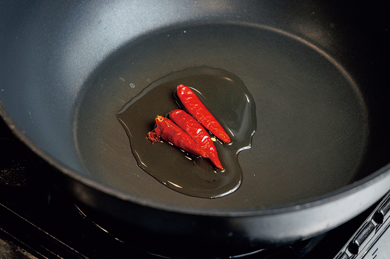 唐辛子は弱火で加熱