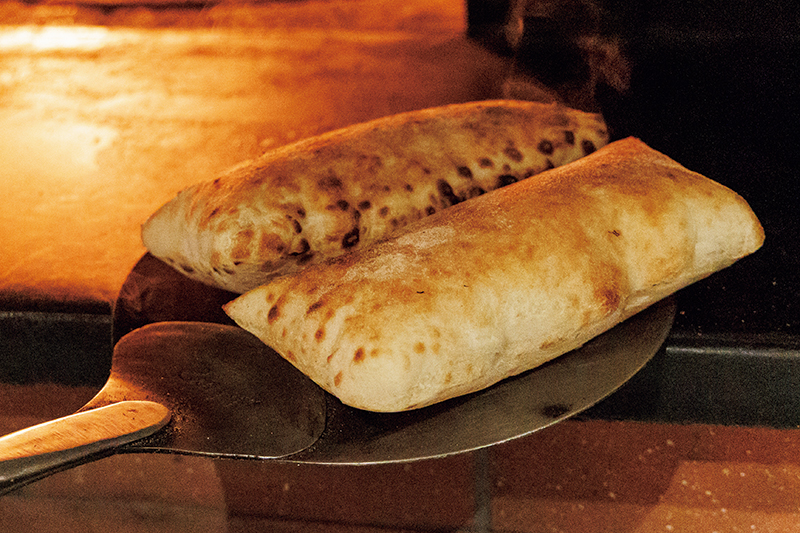 取り出したフォカッチャは室温で休ませる