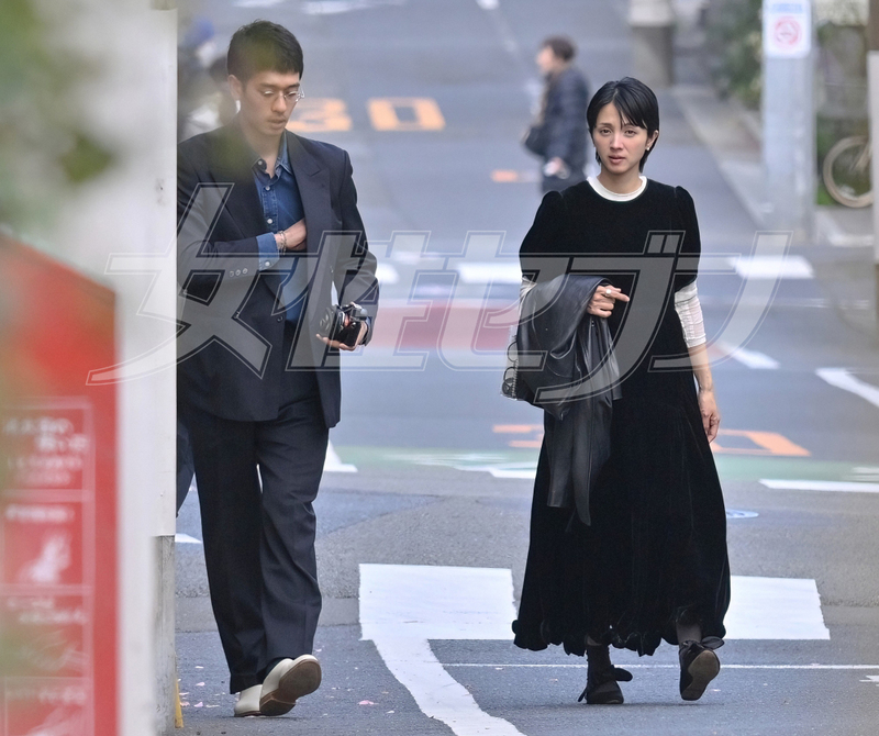 ややフォーマルな服装のふたり（2026年3月末）