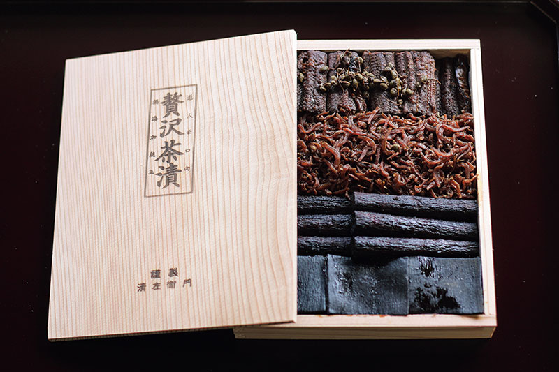 「贅沢茶漬 杉箱2号」（210g/5400円）