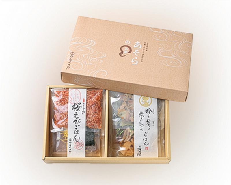 「伊勢せきや」蛤と筍の炊き込みごはん・桜えびごはんの素 詰め合わせ（撮影／田中宏幸）