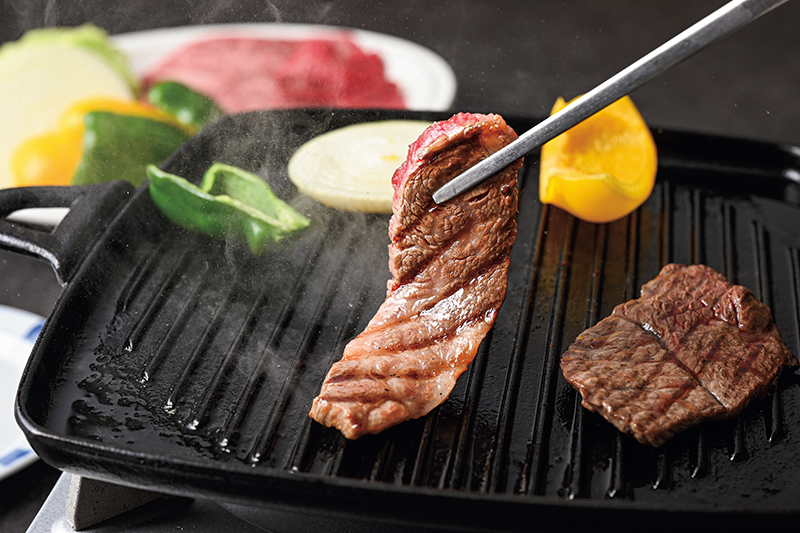 「Meat UP！」美笑牛 ご褒美焼⾁三種盛り（撮影／田中宏幸）