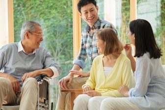 《高齢者が自宅で安全に暮らすために…》大規模リフォームよりも優先すべきは「大掃除」「オール電…