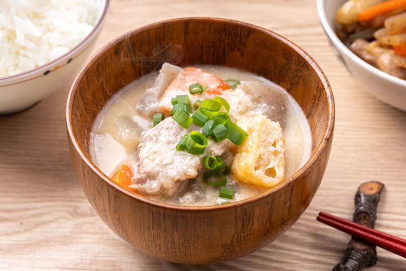 食べ方のおすすめは、定番の粕汁（写真／PIXTA）