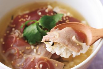 《専門店の人気メニューを家庭でも》プロの技でひと工夫「漬けまぐろのだし茶漬け」「鯛茶漬け」…