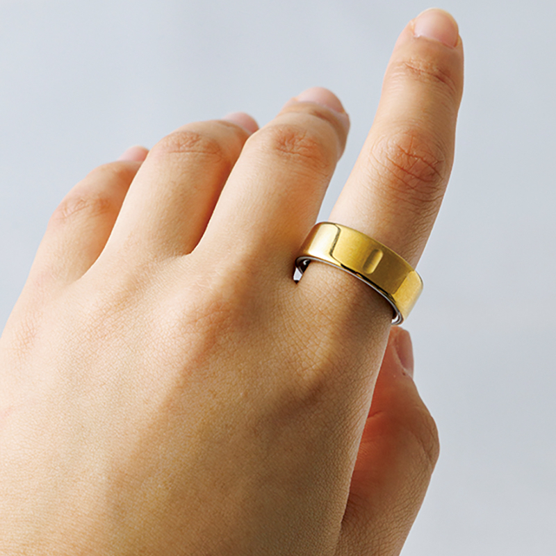 「Oura Ring 4」（5万2800円～/ŌURA ）