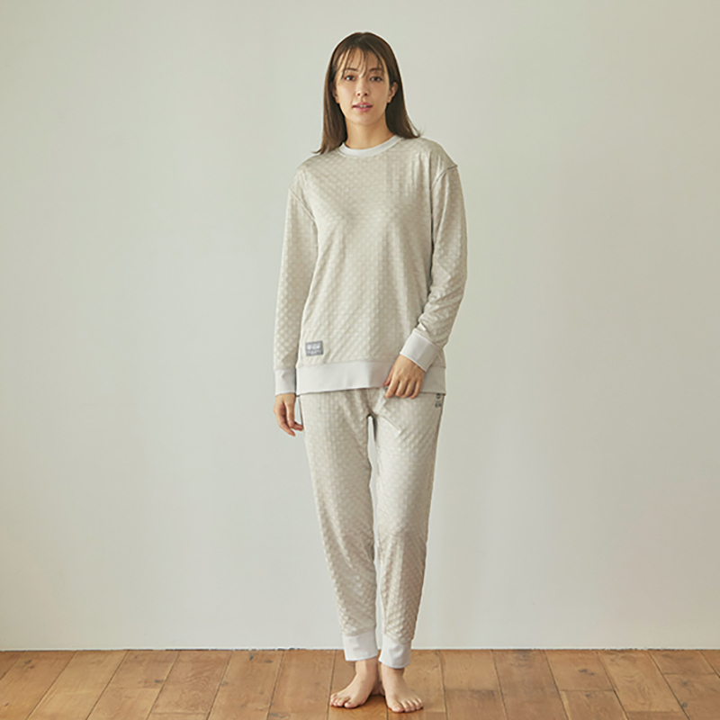 「RESNO MAGNE リカバリーウェアPLUS【長袖上下セット】」（2万2000円/コラントッテ）