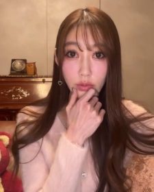 《結婚式場に突然現れて》羽生結弦の元妻・末延麻裕子が「友人の個展にサプライズ出演」バージン…