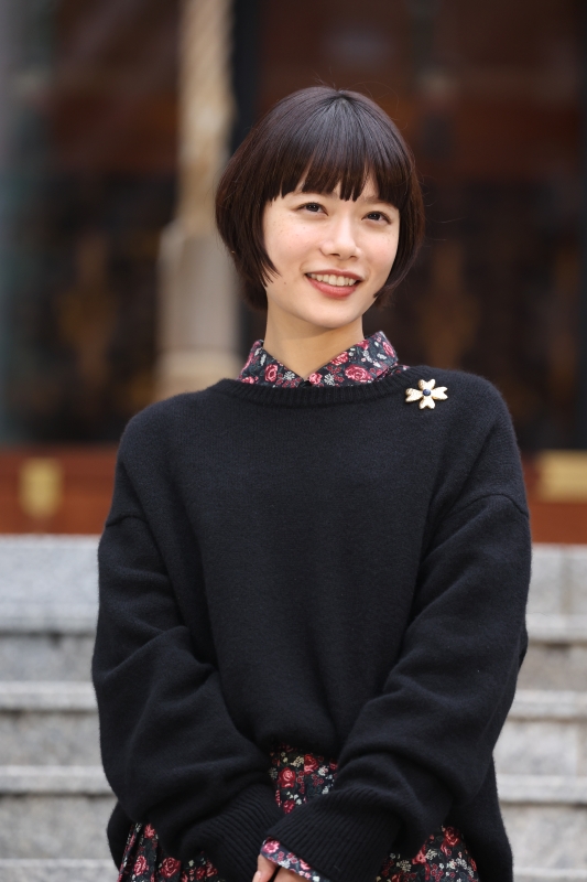 映画「ミーツ・ザ・ワールド」のイベントでは〝花〟柄を披露