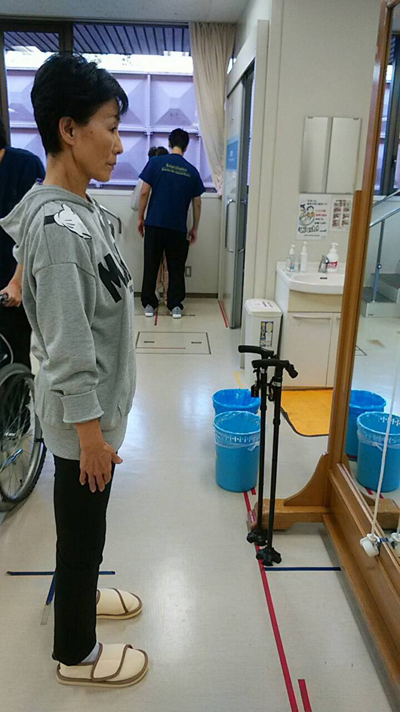 手術後、歩き方を忘れてしまったという