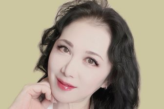 甲状腺がんの手術から舞台復帰を果たした元タカラジェンヌ・高嶺ふぶきさん「表現の仕方を変えら…