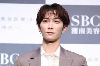 Snow Man渡辺翔太、トップアイドルの気配を消した「全身ブラックコーデ」高級ブランドのアンバサ…