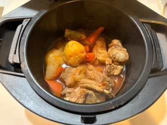 アラフィフ母、ついに「ホットクック」を導入！子育て卒業を見据え、自分が食べたいものを作って…