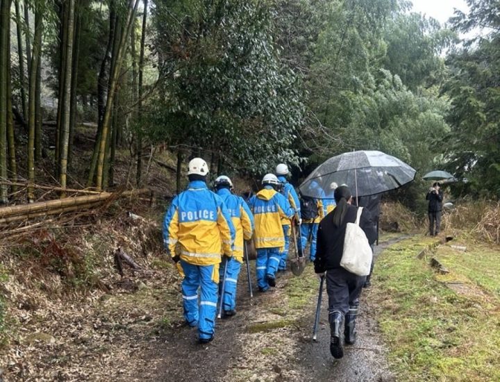 雨の中も懸命な捜索が行われた