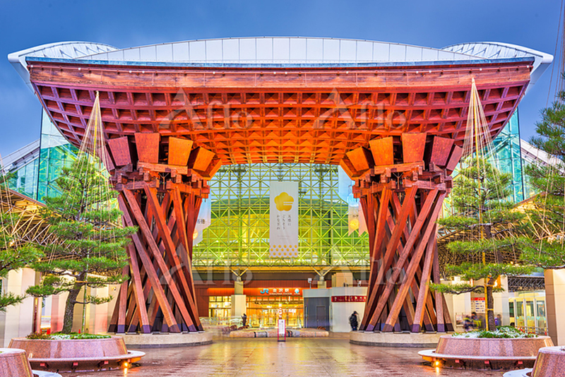 金沢駅前。北陸フリーきっぷを使えば、石川、富山、福井の見どころを存分に堪能できる（写真／aflo）